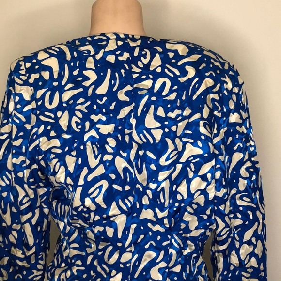 Blue and white abstract blazer - Picture 3 of 3